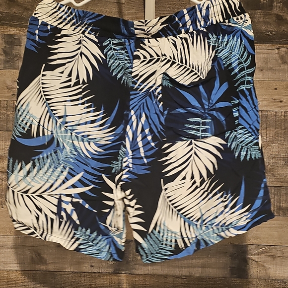 Tropical Pattern Shorts - Picture 1 of 9